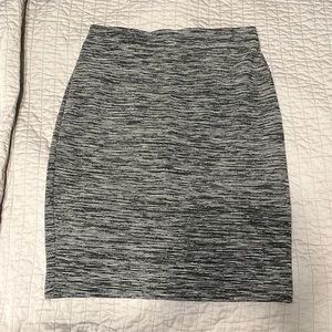 B&W pencil skirt. Size M